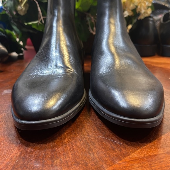 BRUNO MAGLI NEW ankle boot for guys, it’s new but damaged. It is a size 11, - Picture 3 of 9